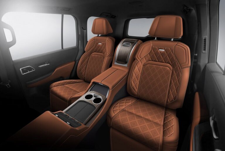 Как выбрать материал для салона автомобиля: кожа, алькантара или экокожа?