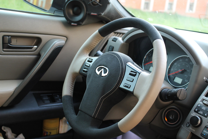 Сколько держится краска на руле?